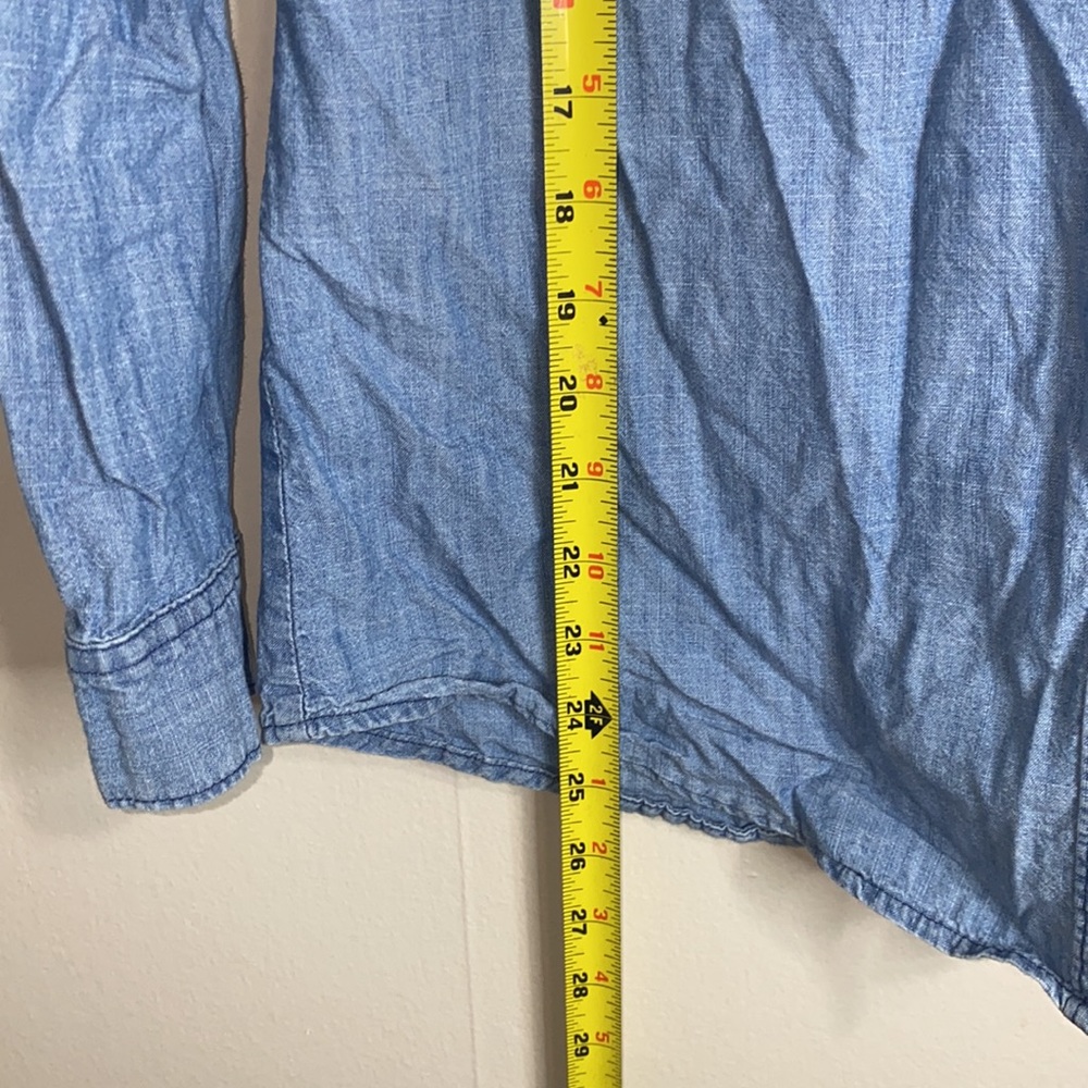 🎈Blue button up long sleeved top! - Picture 5 of 8